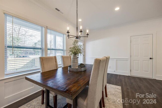 Building Photo - 1241 Eastway Dr