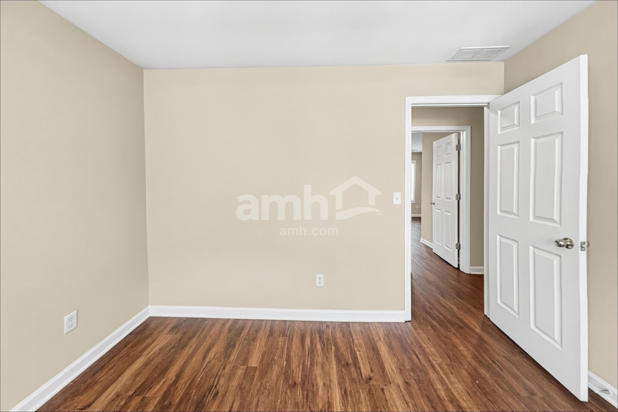 Building Photo - 2420 Queensboro Ln