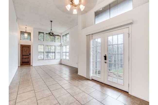 Building Photo - 6501 Topaz Dr