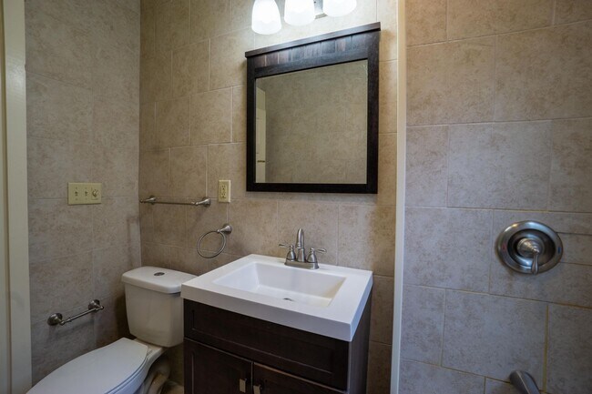 Building Photo - First Floor 3 Bedroom Apartment Close To C...