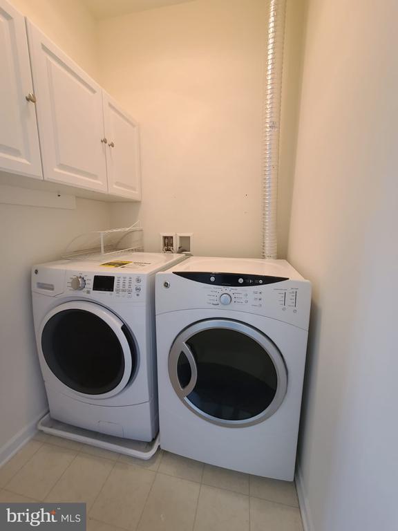 Building Photo - 42625 Homefront Terrace