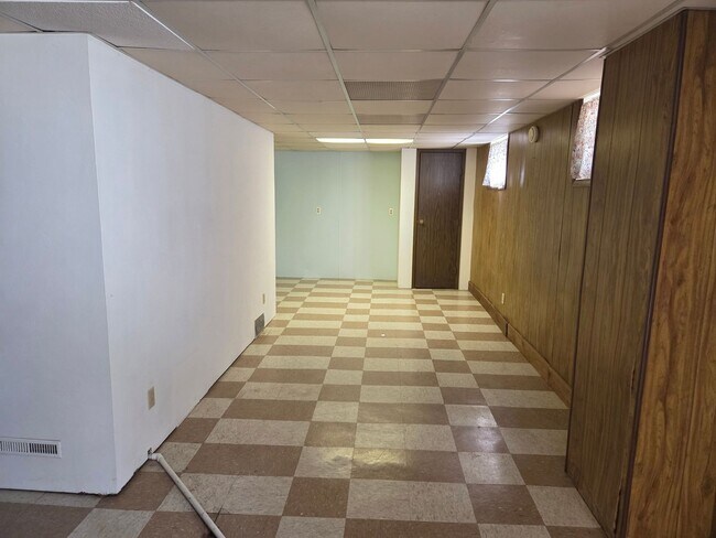 Building Photo - Charming 2-bedroom, 2-bath home