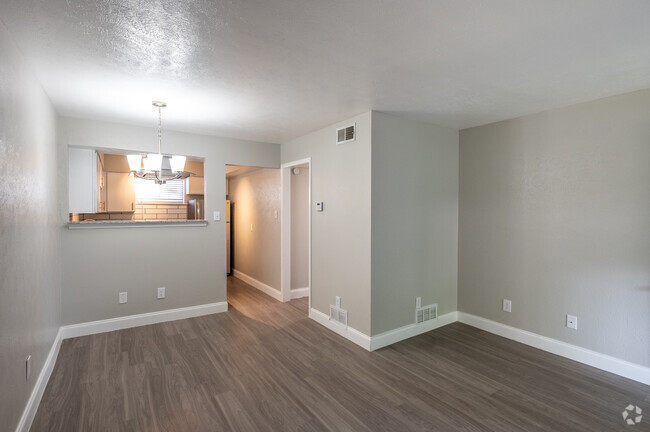 2Br, 1 BA - 754 SF - MAGNOLIA ON 16TH