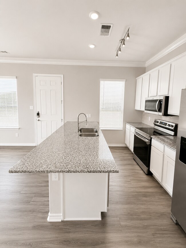 Building Photo - 436 Northwood Dr
