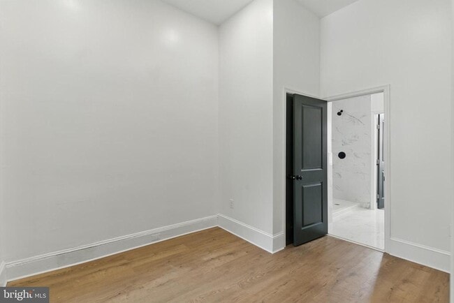 Building Photo - 1637 W Girard Ave