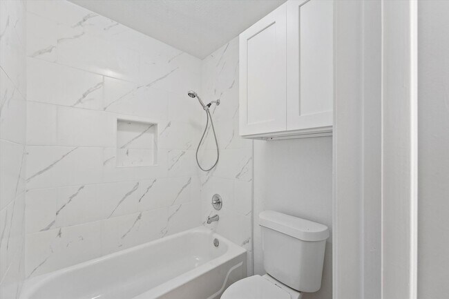 Building Photo - Stunning Remodeled Apartment in Houston!