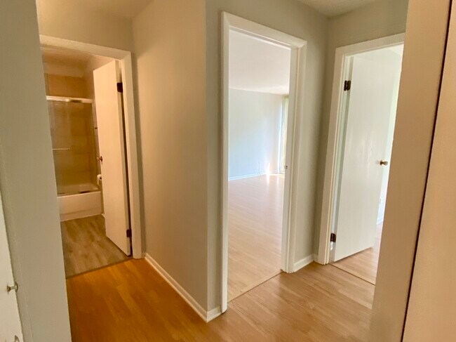 Building Photo - 5810 Oakwood Dr