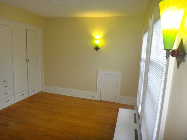 Building Photo - Original Master Suite in 1902 Mansion
