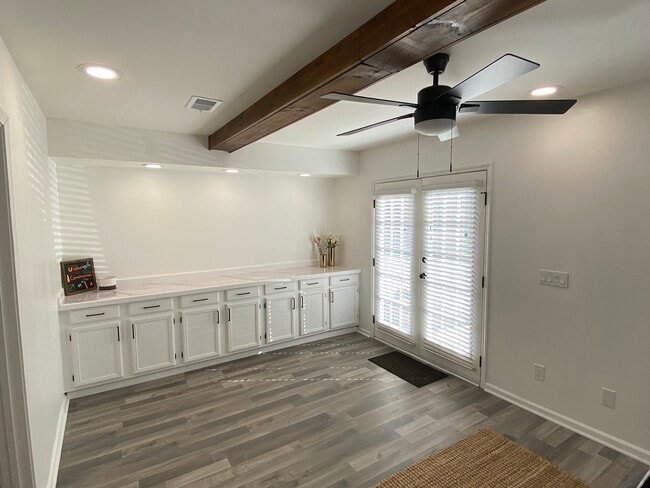 Building Photo - 2200 Parkside Dr