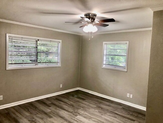 Building Photo - $500 OFF MOVE IN SPECIAL-CUTE SOUTH BOSSIER HOME-FRESH PAINT-NEW FLOORS-CLEAN