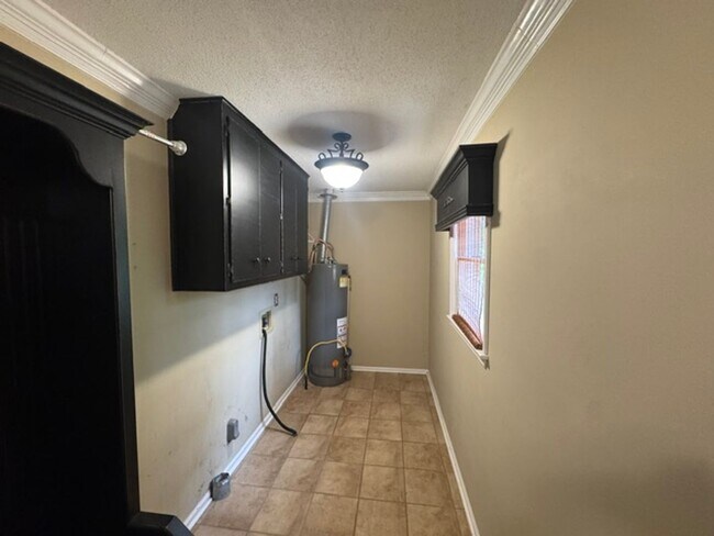 Building Photo - 483 Cambridge Way
