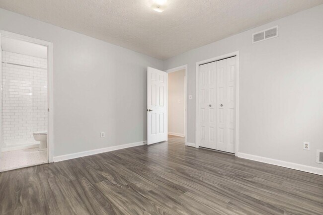 Building Photo - 6715 Six Mile Ln