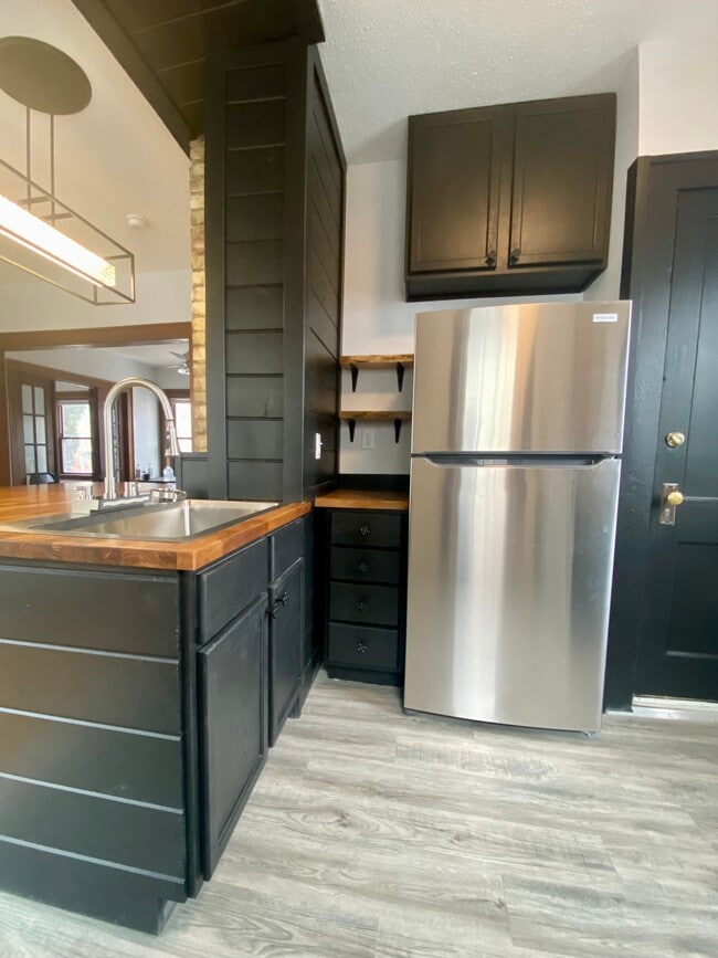 Building Photo - 780 Curfew St