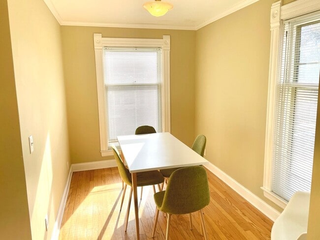 Building Photo - 2 bedroom in Heritage Hill