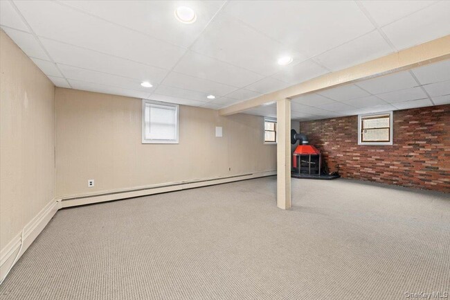 Building Photo - 1736 Central St