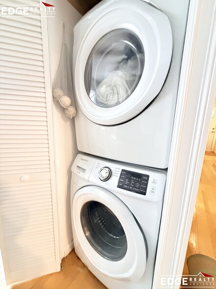 Building Photo - 5-7 Weitz Unit 2