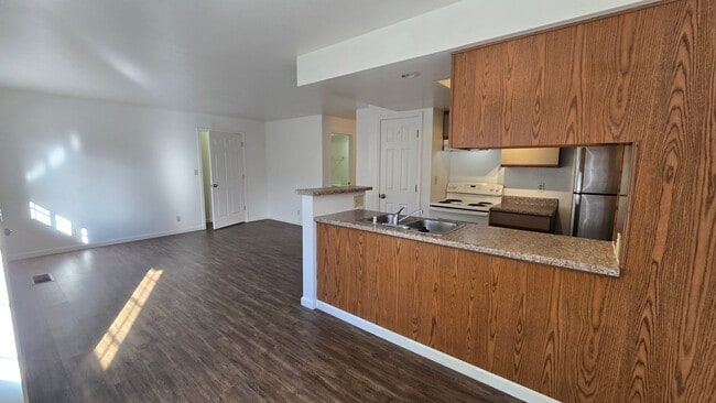 Building Photo - 247 Cheney St