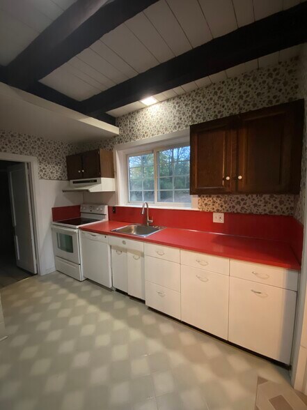 Building Photo - 423 Country Club Rd