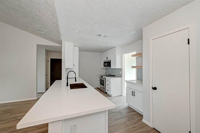 Building Photo - 2330 Grindstone Ln