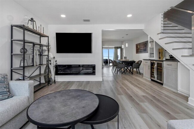 Building Photo - 2630 St Joseph Dr W