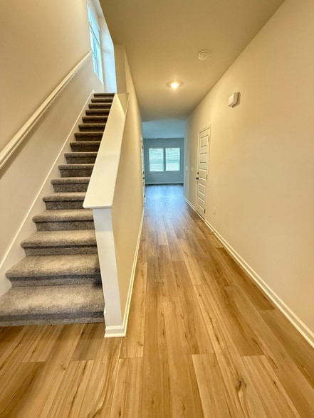 Building Photo - 600 Lyness Dr