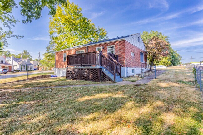 Building Photo - 569 Mapleview Dr