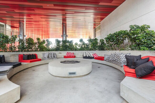 Building Photo - 7141 Santa Monica Blvd