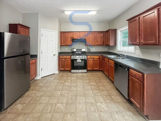 Building Photo - Charming 3-Bed, 3-Bath Retreat in Stone Mo...