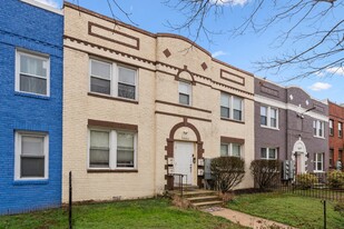 Building Photo - 1621 E St NE