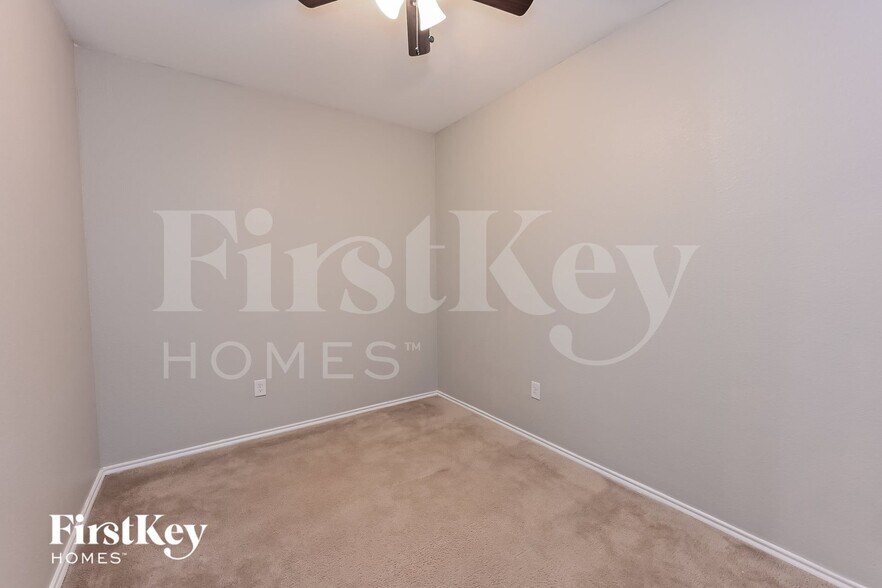 Building Photo - 14711 Myrtle Point Dr