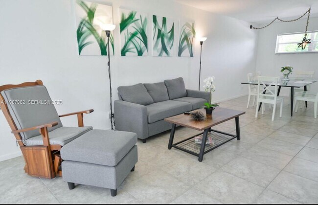 Building Photo - 8901 S Hollybrook Blvd