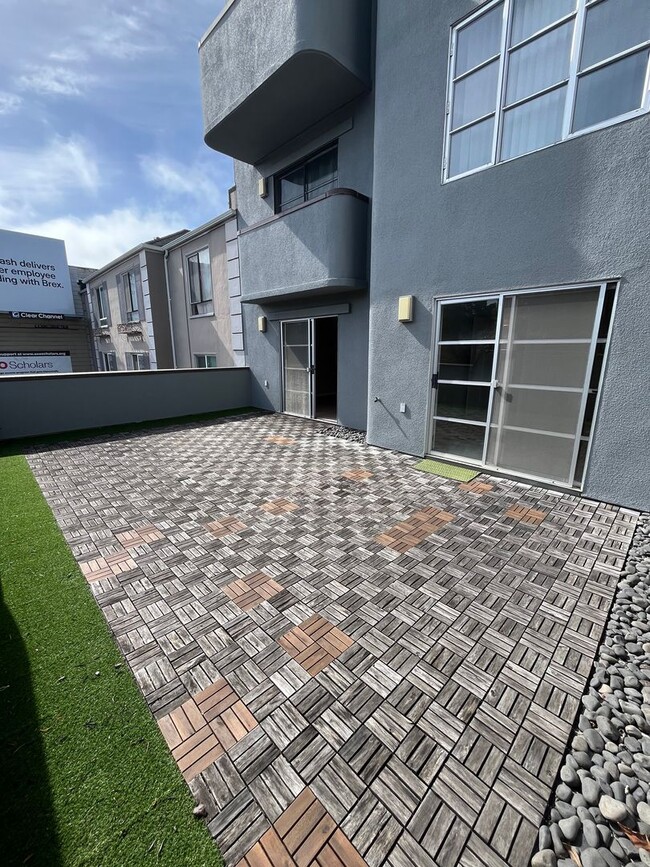Building Photo - Beautiful 2BR/1BA with Large Private Patio, Parking & Shared Rooftop Deck in Marina