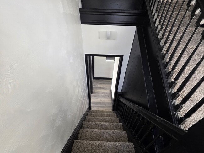 Building Photo - Fully updated 24 bedroom 1 bathroom apartment for rent in Crafton!