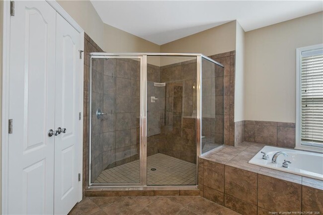 Building Photo - 1611 Bluffside Dr