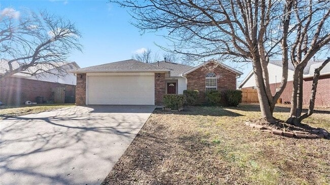 Building Photo - 829 S Liberty Dr