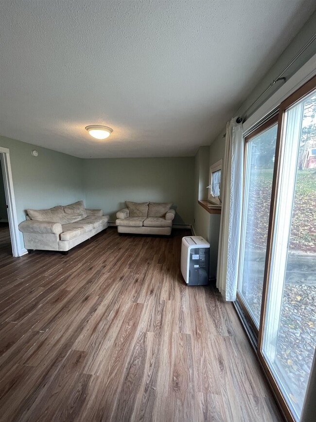 Building Photo - 988 Prindle Rd