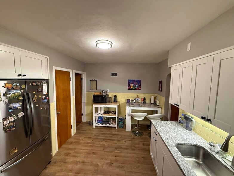 Building Photo - 4976 Oleatha Ave