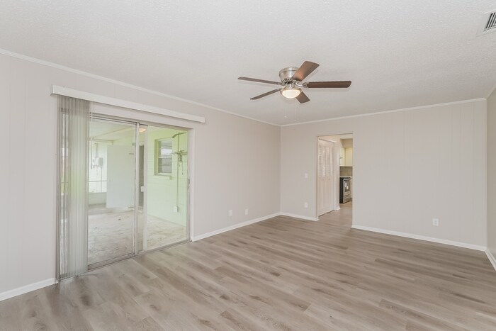 Building Photo - 6142 Donegal W