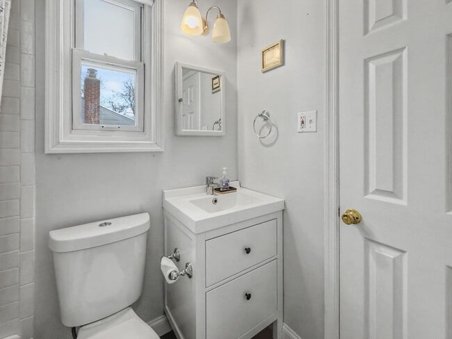 Building Photo - Furnished 4BD 2BA Home with Two kitchens, Basement, and Garage!