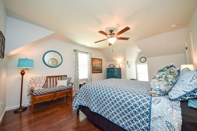 Building Photo - 3 Bedroom Beautiful Cleveland Home!