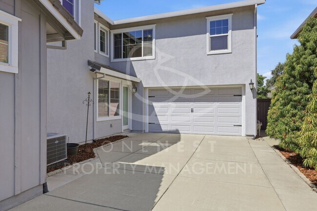 Building Photo - 2127 Ranch View Dr