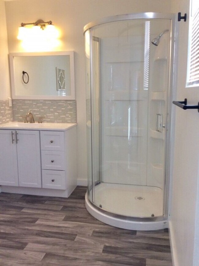 Building Photo - 1178 E 8th St