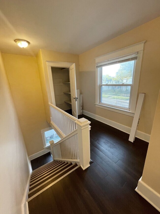 Building Photo - 416 Pearl St