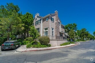 Building Photo - Bridgeport 3 Bedroom Townhome in Valencia!