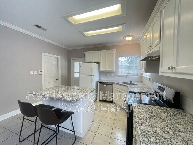 Building Photo - 5630 Arialo Dr