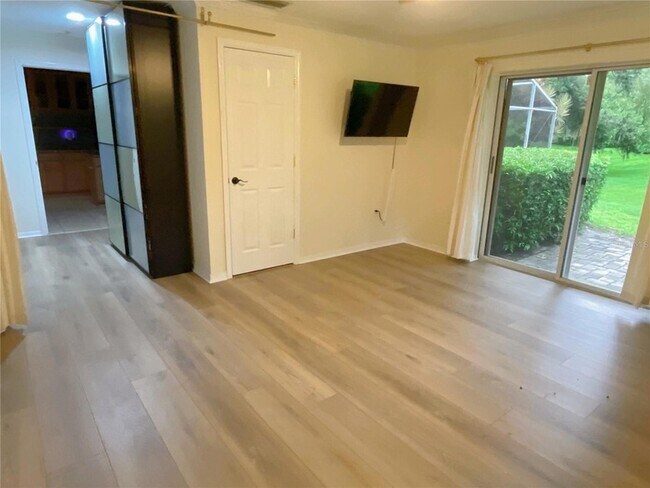 Building Photo - 4489 Oak View Dr