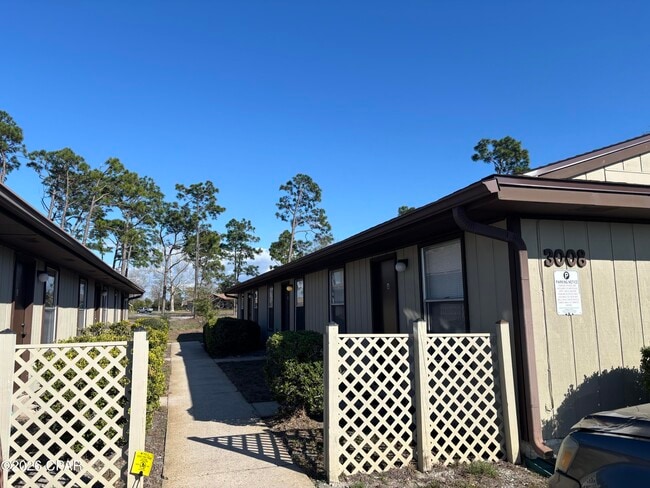 Building Photo - 3008 Stanford Rd