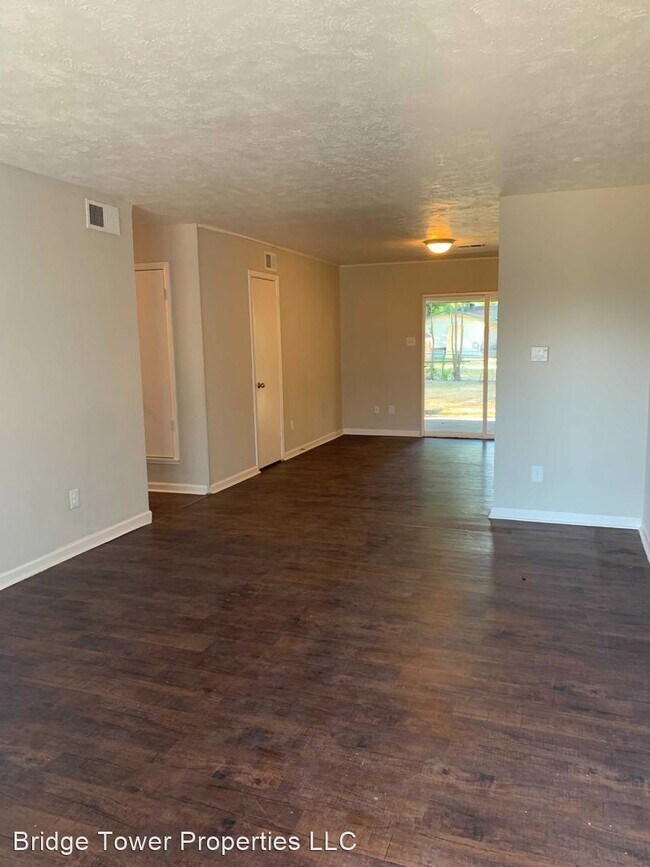 Building Photo - 4 br, 1.5 bath House - 826 E Celeste Drive