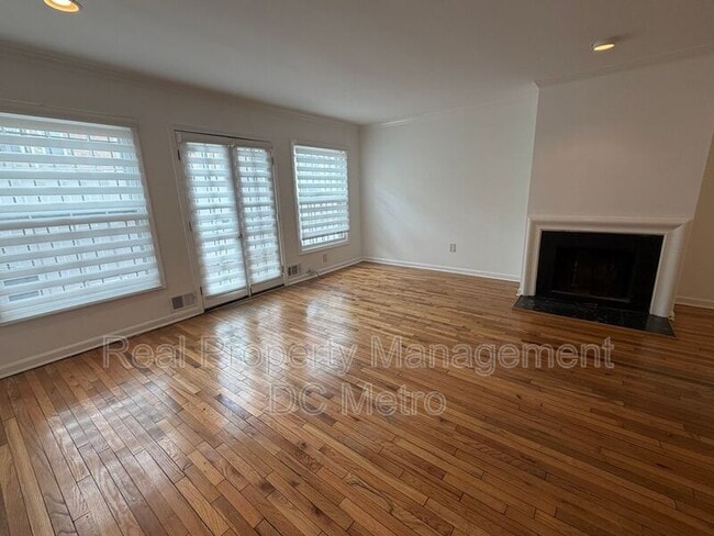 Building Photo - 1406 Carrollsburg Pl SW