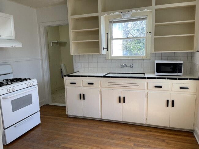 Building Photo - Austin Back House